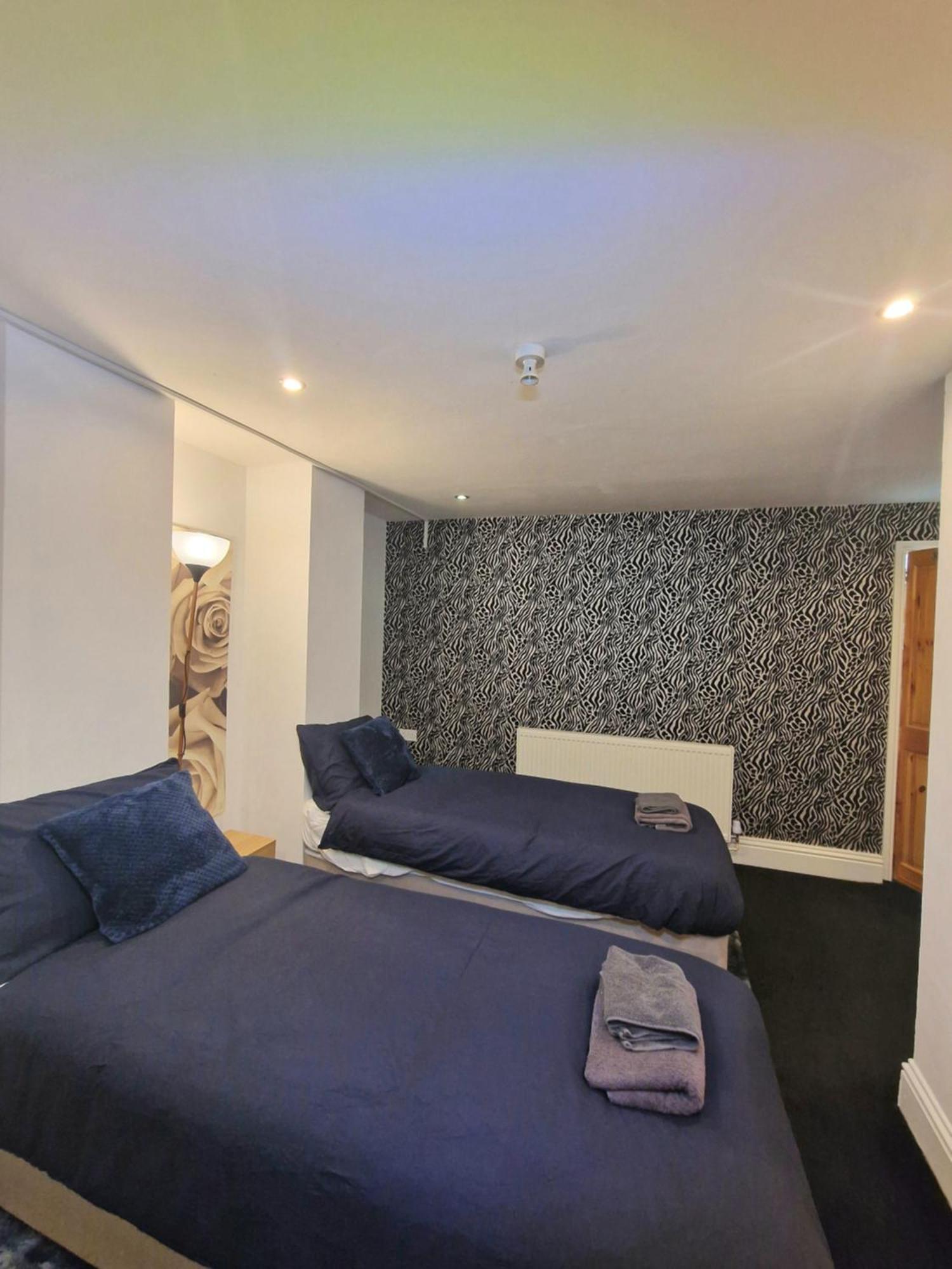 Private Courtyard Apartment In Bradford With Parking Shipley  Εξωτερικό φωτογραφία